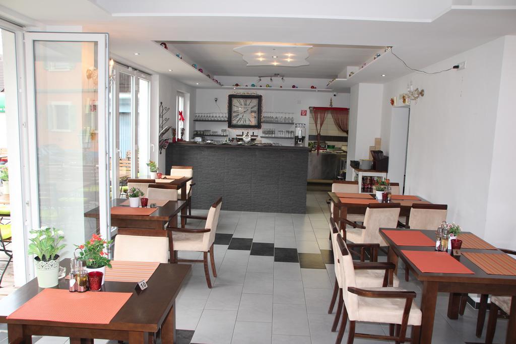 鲁斯特 含羞草旅馆酒店 外观 照片